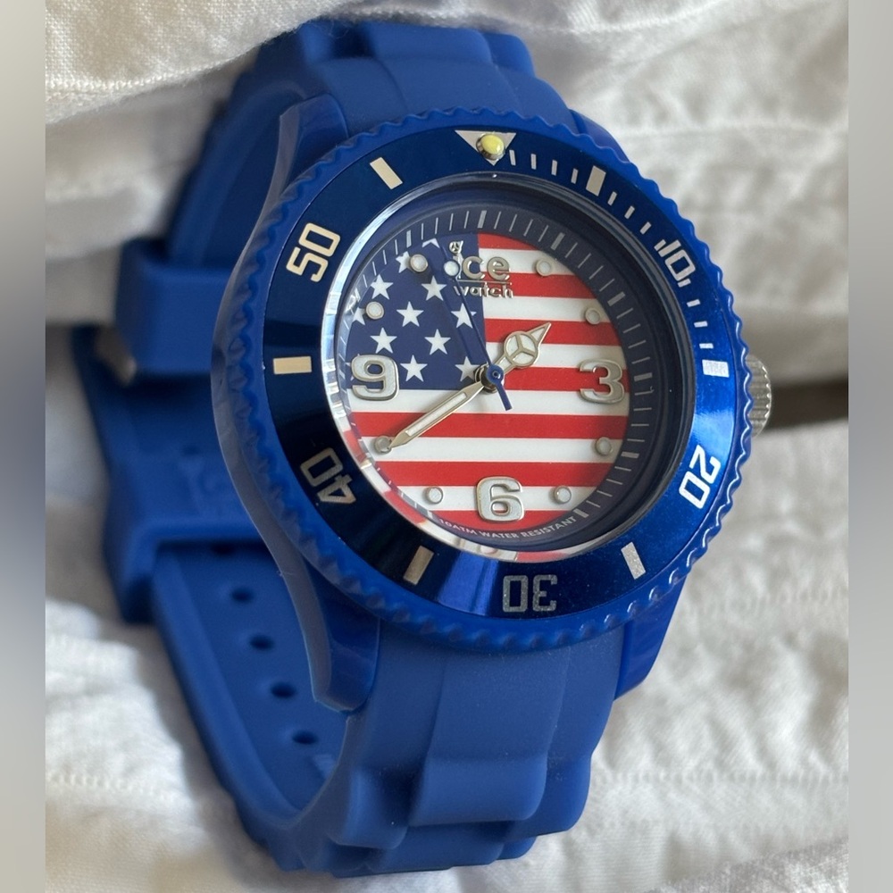 ICE - WO.US.B.S.12 Blue USA Men’s Watch
Silicone strap Icewatch